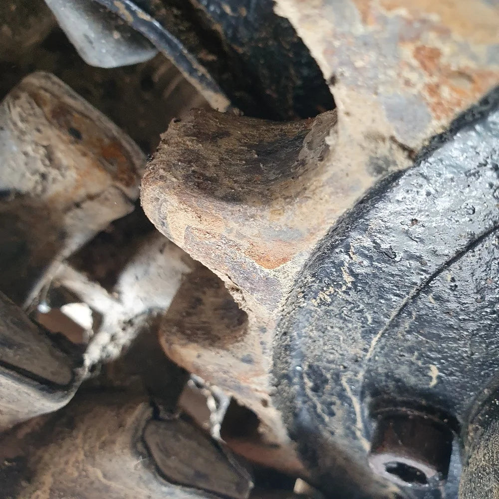 BOBCAT 322G – Mini-Pelle 1,6T sur Chenilles avec 3 Godets Occasion