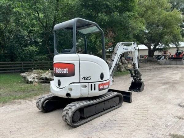 Bobcat 425G, (2008), 2095 heures, 2.7T + 4 Godets – occasion