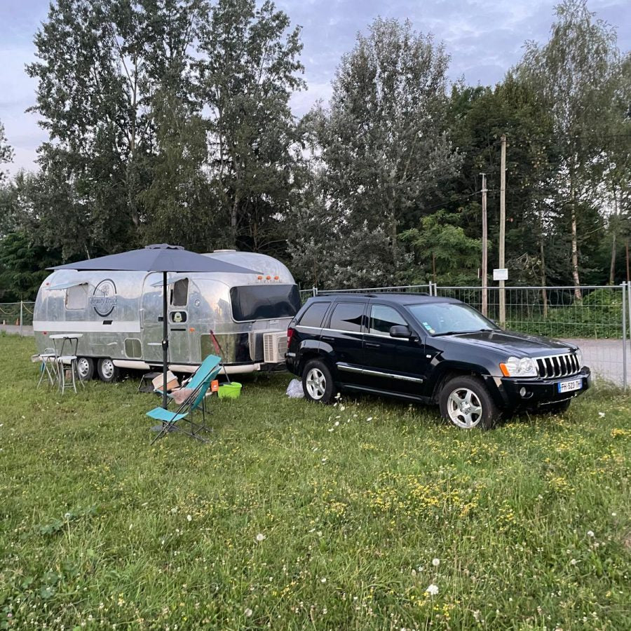 Caravane Airstream 1972 américaine double essieux transformée beauty truck 8,20m occasion