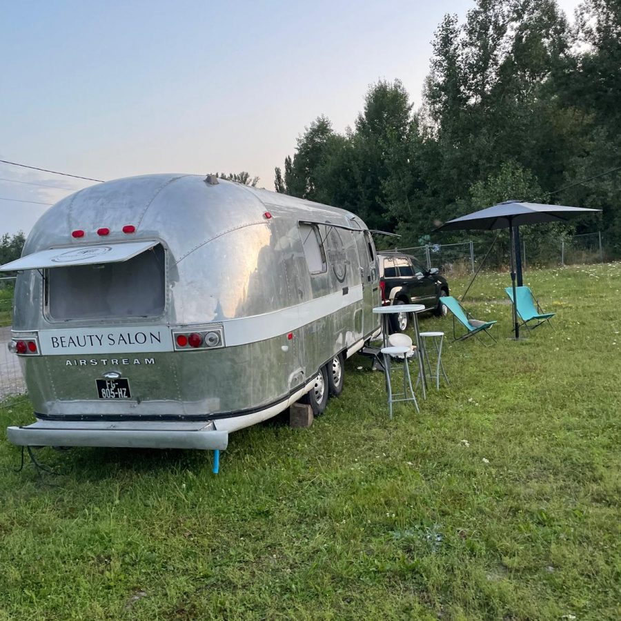 Caravane Airstream 1972 américaine double essieux transformée beauty truck 8,20m occasion