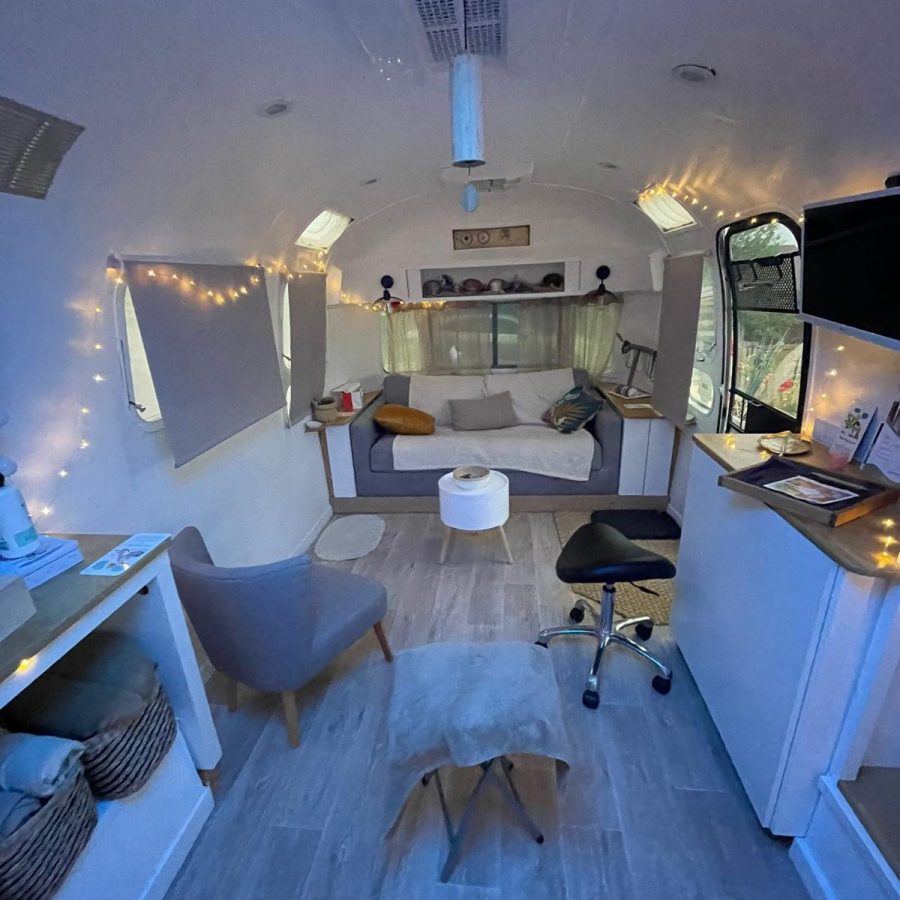 Caravane Airstream 1972 américaine double essieux transformée beauty truck 8,20m occasion