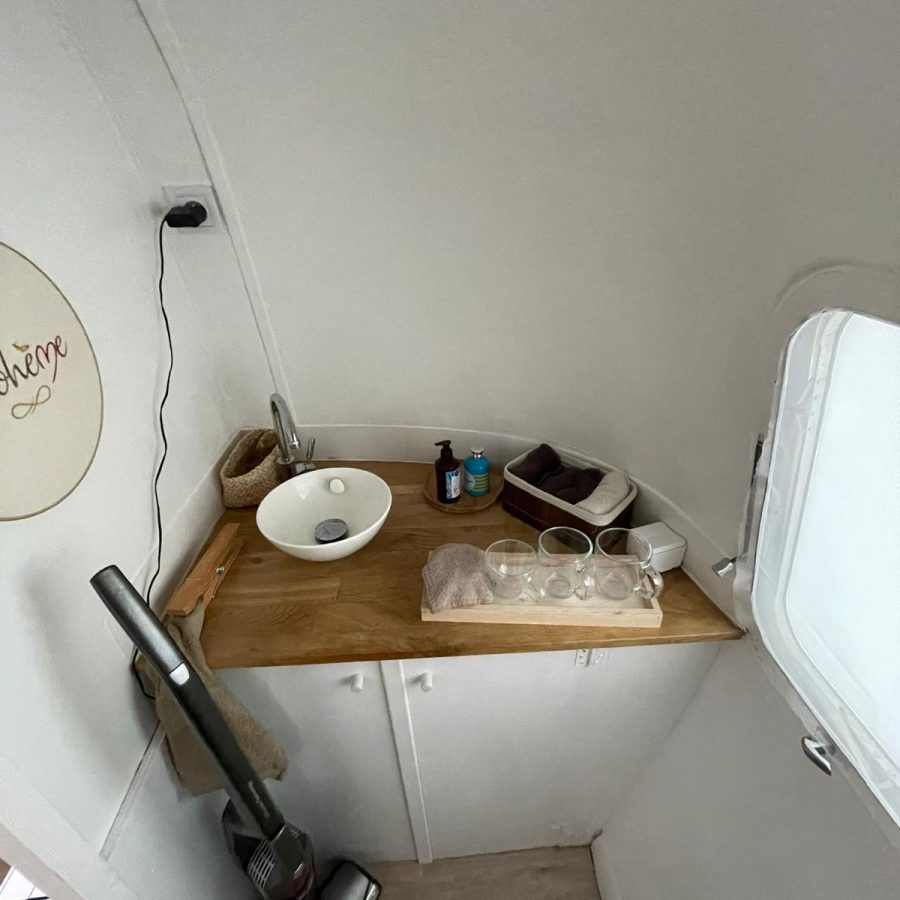 Caravane Airstream 1972 américaine double essieux transformée beauty truck 8,20m occasion