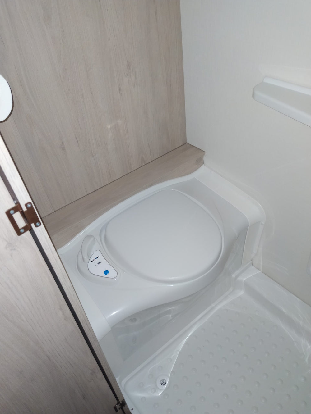 Caravane Caravelair 2019 – 4 couchages – Simple essieu – 6,70 m – Avec auvent et solette occasion