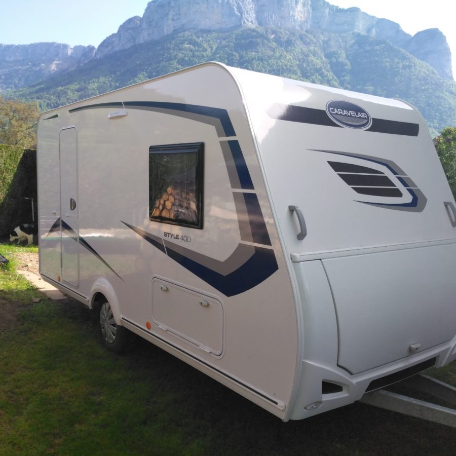 Caravane Caravelair 2022 – 4 couchages – Simple essieu – 5.9m occasion