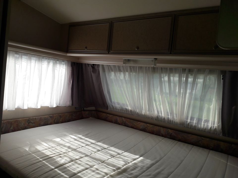 Caravane Dethleffs Camper 1994 – 4 couchages – Simple essieu – Avec auvent gonflable occasion