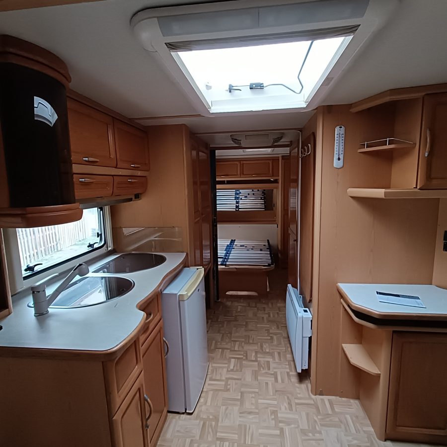 Caravane Fendt Platin 2002 8,5m double essieux 4 places avec climatisation occasion