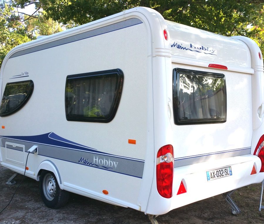 Caravane Hobby 2010 3 places simple essieu avec auvent et déplace-caravane occasion