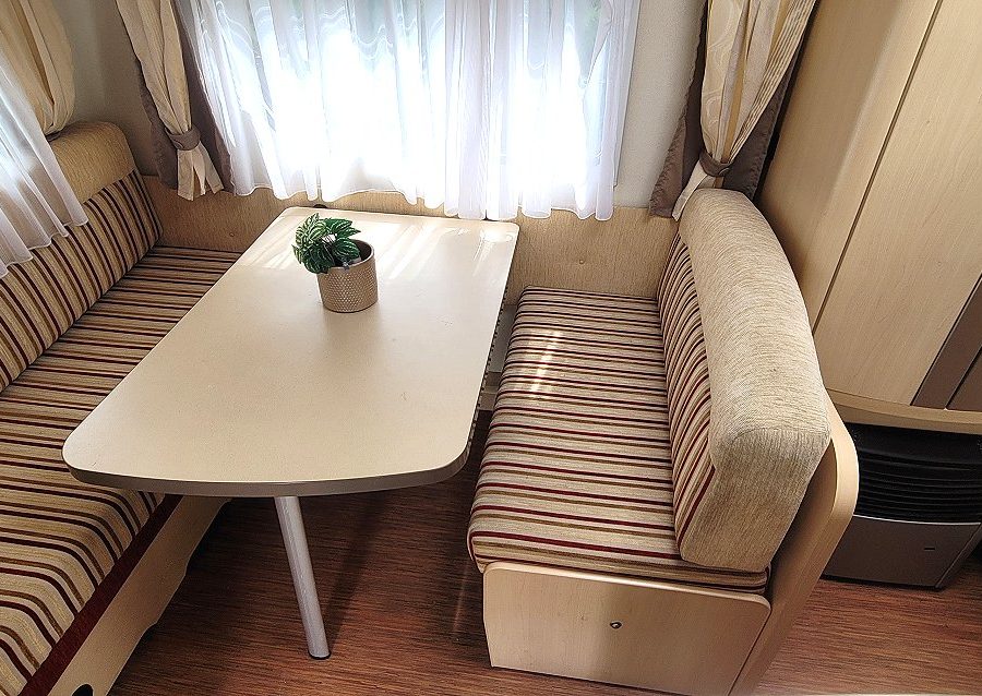 Caravane Hobby 2010 3 places simple essieu avec auvent et déplace-caravane occasion