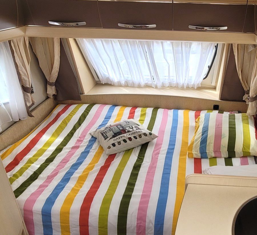 Caravane Hobby 2010 3 places simple essieu avec auvent et déplace-caravane occasion