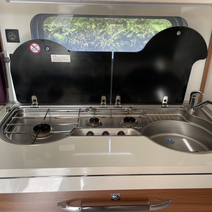 Caravane Hobby 495 UFE Excellent 2020 – 4 couchages – Simple essieu – Avec auvent occasion