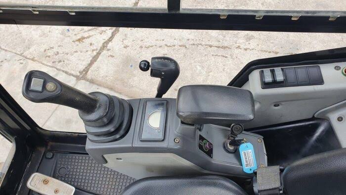 Caterpillar 302.2D, (2013), 2 468 heures, 2.1T + 3 Godets – occasion