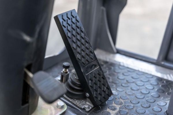 Chargeuse sur pneus CT-W12I – 1200 kg, direction articulée, godet & attache rapide neuve