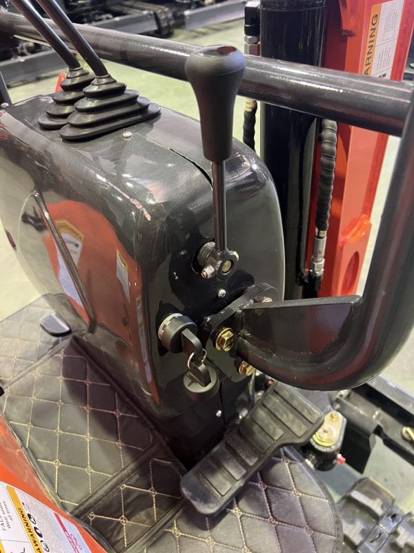 Excavatrice 1200 kg Moteur Kubota 3 Cylindres avec Chenilles Rétractables 74 cm neuve