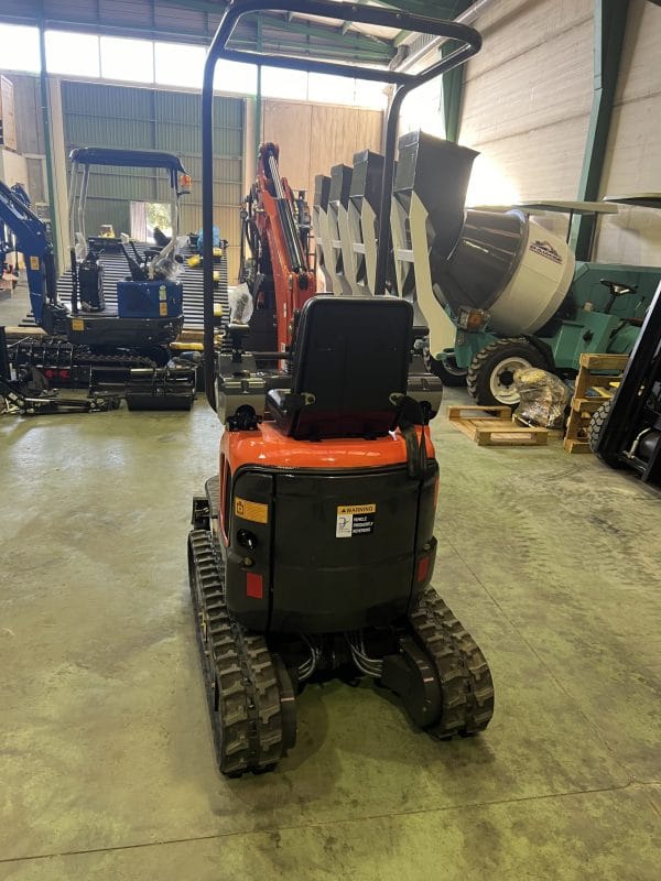 Excavatrice 1200 kg Moteur Kubota 3 Cylindres avec Chenilles Rétractables 74 cm neuve