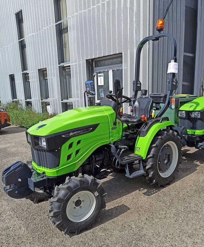 Micro Tracteur Preet Avenger 26 CV HST Neuf Transmission Hydrostatique Moteur Mitsubishi 3 Cylindres 4 Roues Motrices Direction Assistée