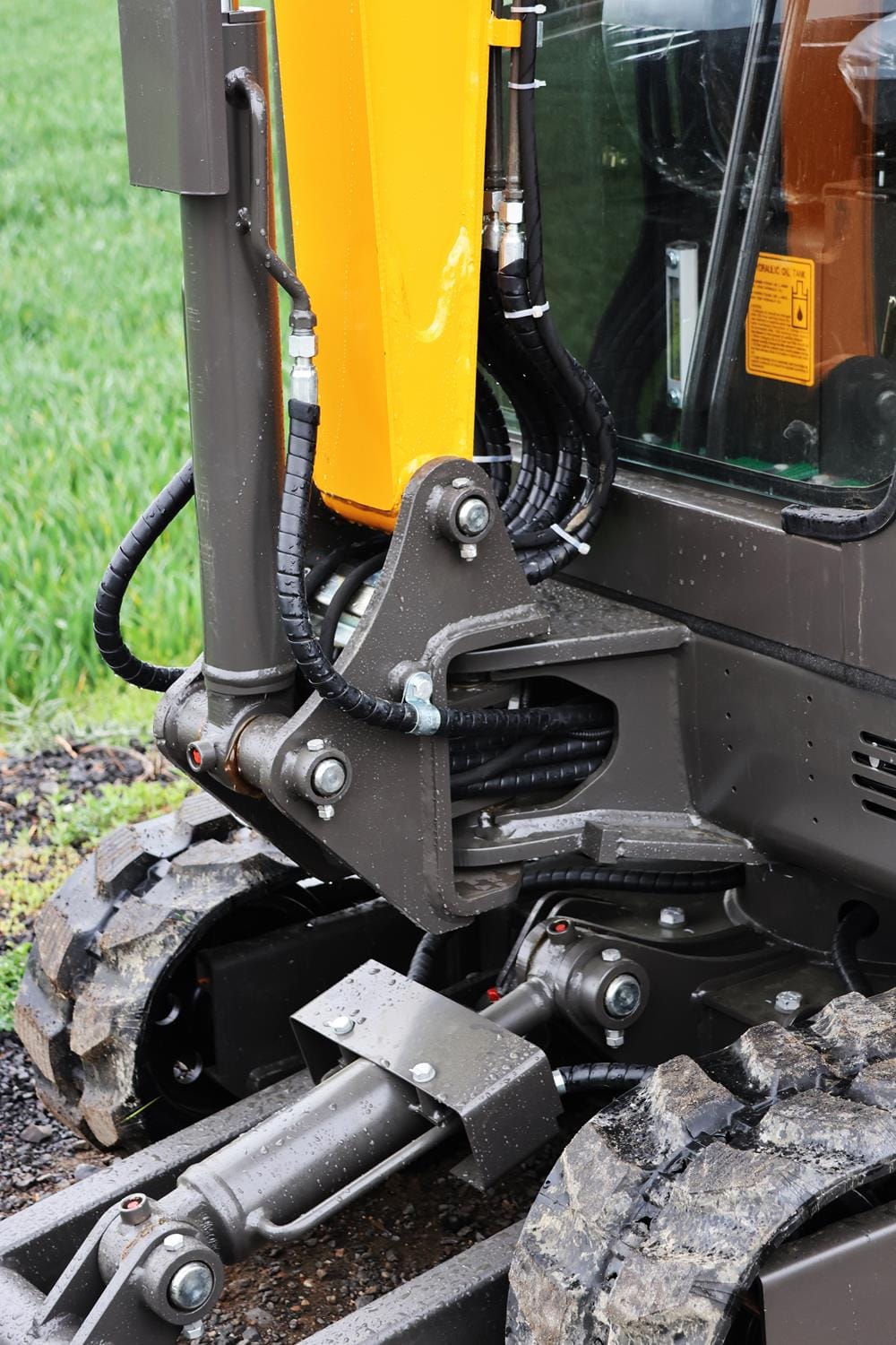 Mini-pelle APS KME20 2000 kg bras pivotant chenilles caoutchouc moteur diesel 20 CV Stage V neuve