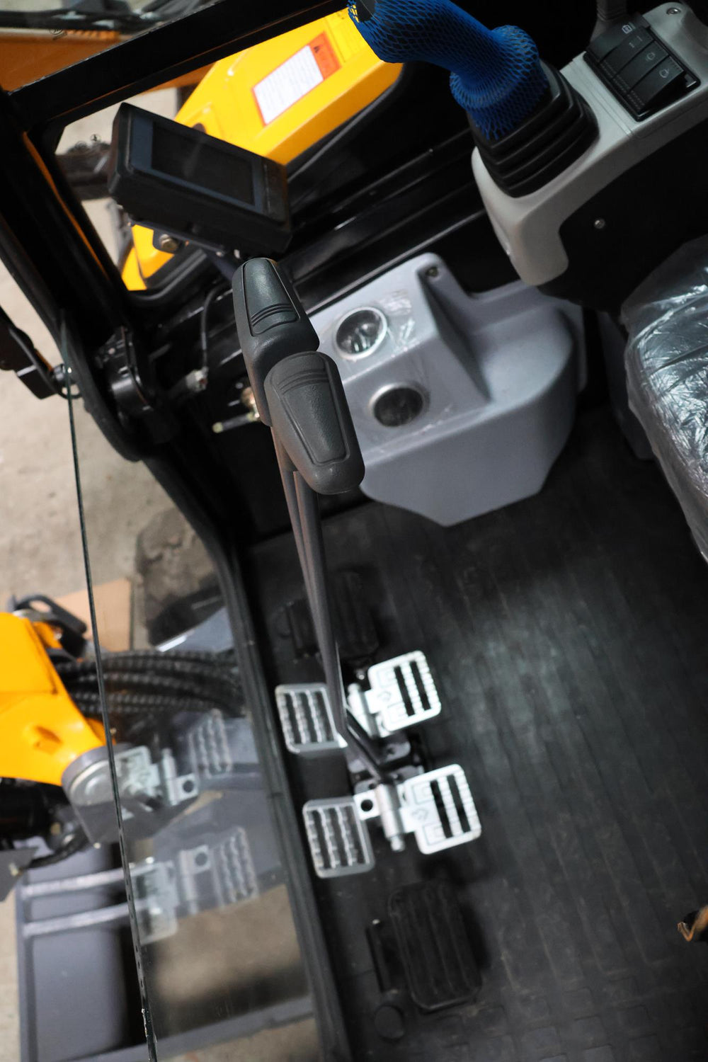 Mini Pelle APS KMZ 28 avec Bras de Torsion – Occasion