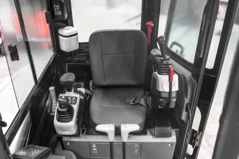 Mini-pelle Bobmaster Ultimate neuve – 2680 kg, diesel Yanmar, bras articulé neuve