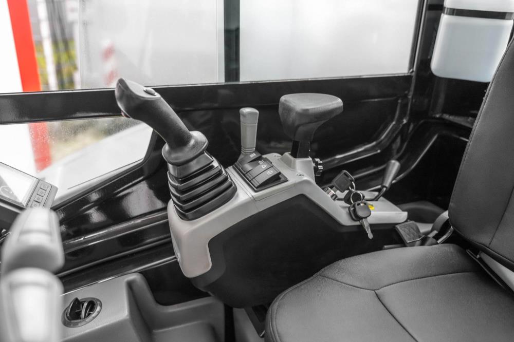 Mini-pelle Bobmaster Ultimate neuve – 2680 kg, diesel Yanmar, bras articulé neuve