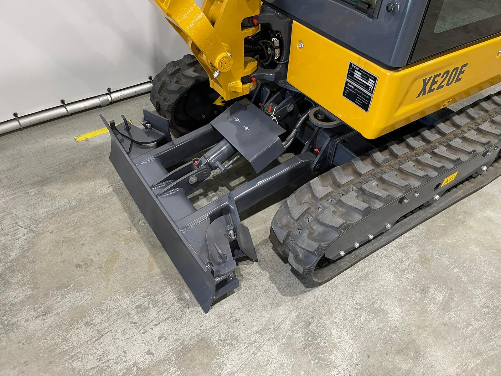 Mini-pelle XCMG XE20E-C 2 Tonnes Diesel 15-20 CV Profondeur Creusement 2,5m neuve